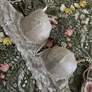 Forever 21 Lace Underwire Bra in Cream